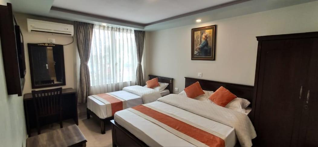 Hotel Pipal Tree Kathmandu Bagian luar foto